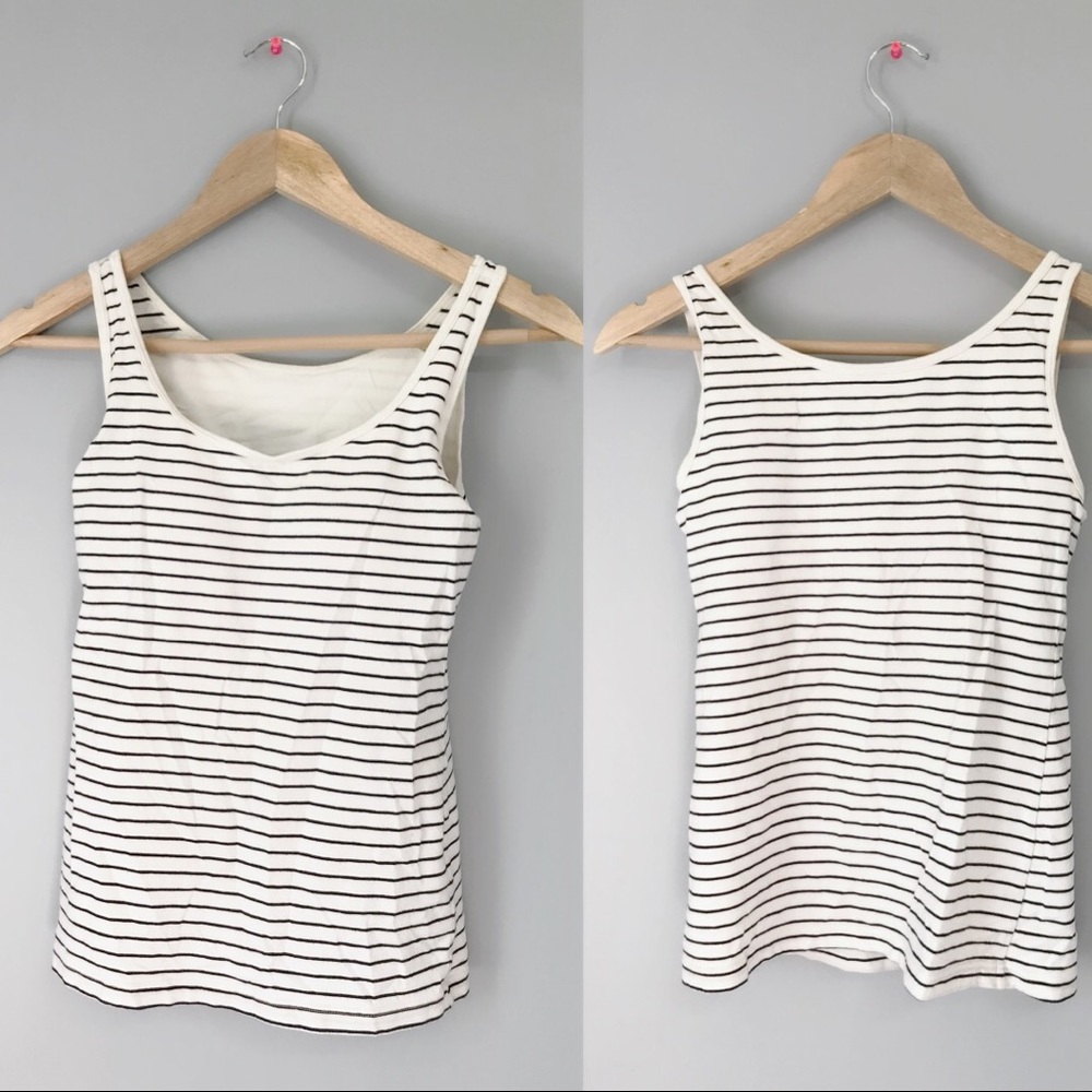 ❣️sold❣️2 bw stripped tank top